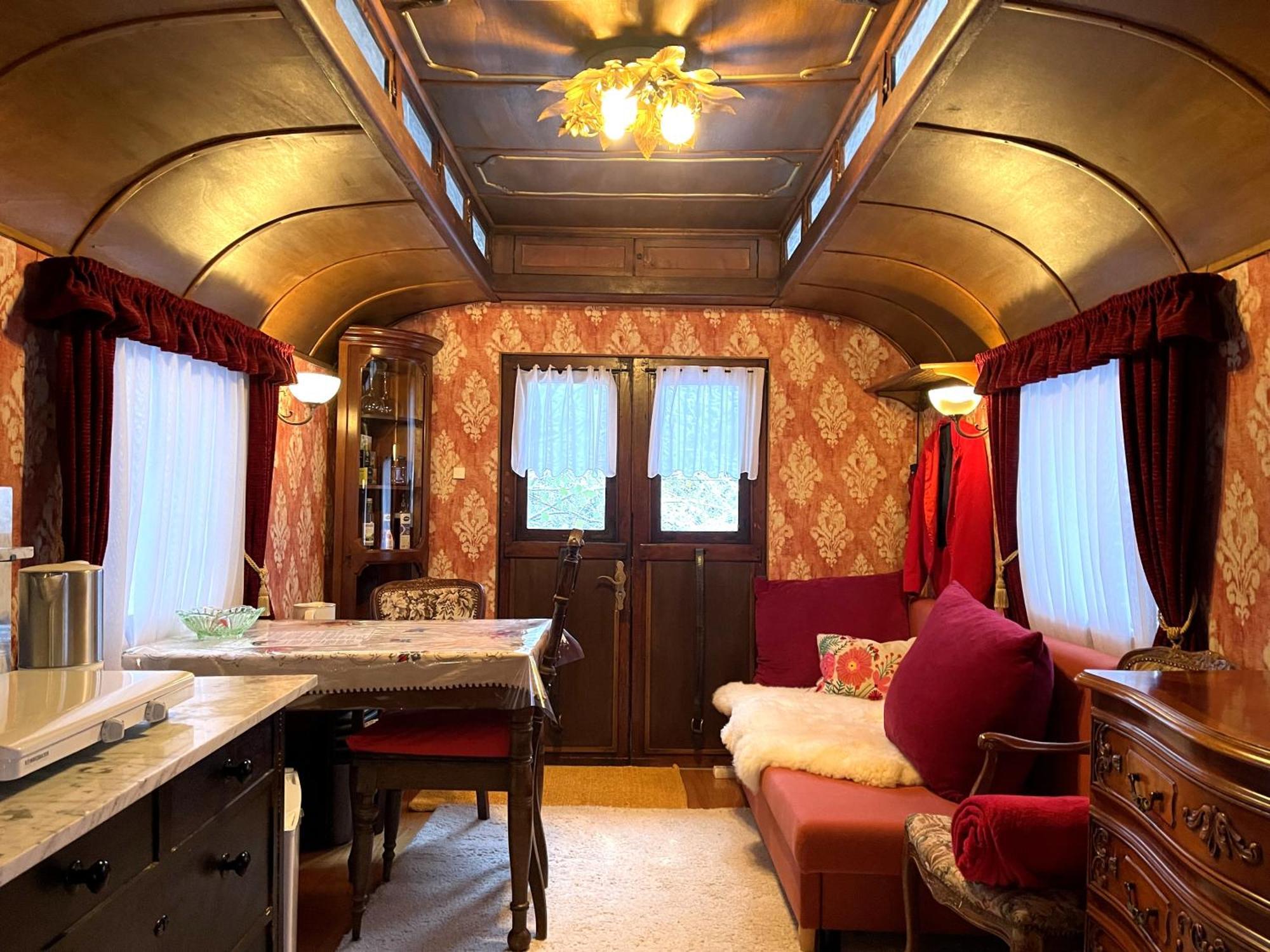 Historischer Zirkuswagen Mit Terrasse Und Blick Ins Gruene วิทเซนเฮาเซน ภายนอก รูปภาพ