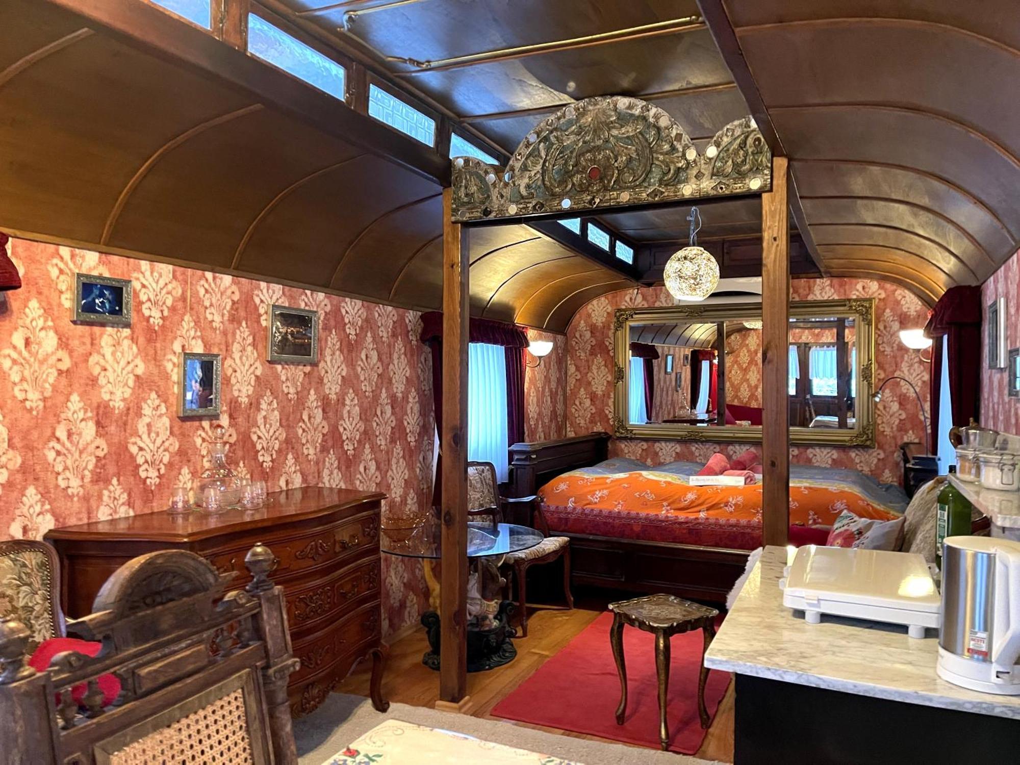 Historischer Zirkuswagen Mit Terrasse Und Blick Ins Gruene วิทเซนเฮาเซน ภายนอก รูปภาพ