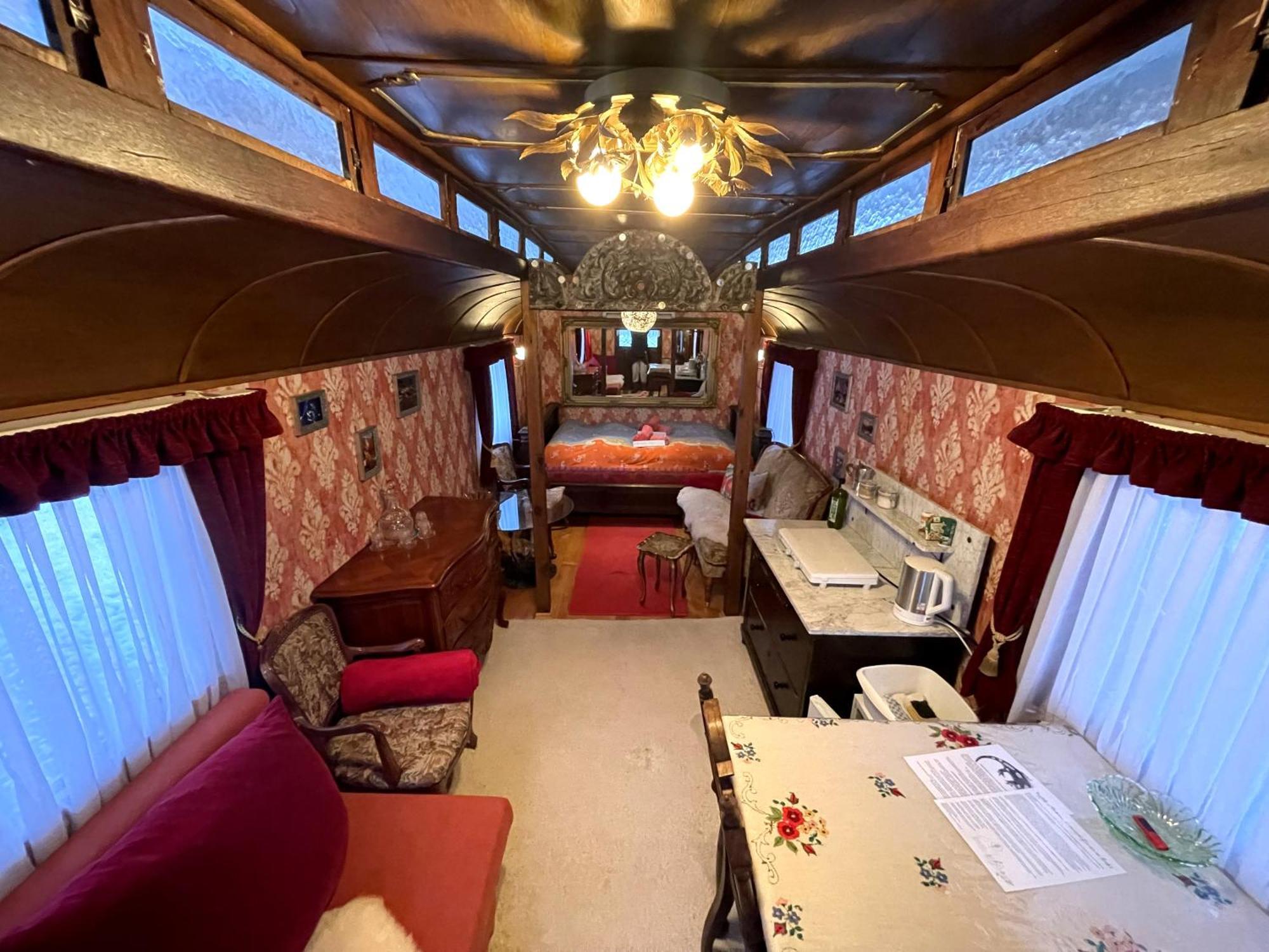 Historischer Zirkuswagen Mit Terrasse Und Blick Ins Gruene วิทเซนเฮาเซน ภายนอก รูปภาพ